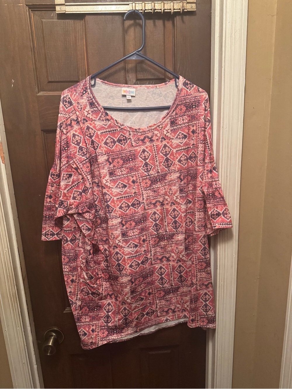 Women’s 2XL Lularoe Plus-Size Pink Patterned Scoop Neck Women's Top